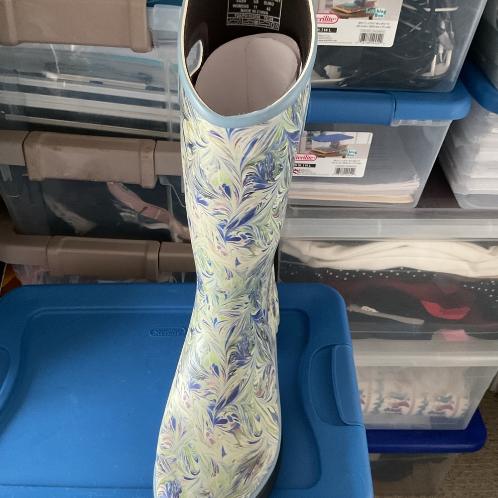 Bogs Women's Light Green Swirl Winter Rain Boots - Picture 5 of 6